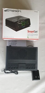Emerson CKS1900 SmartSet Reloj Despertador Doble Radio AM/FM con Atenuador de Pantalla LED de 0.9" - Imagen 1 de 5