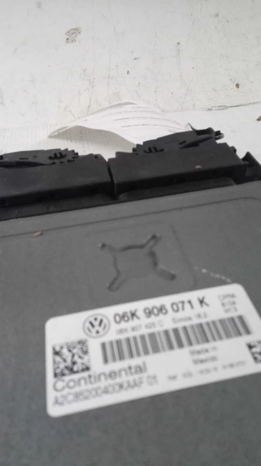 Volkswagen Passat 2015 módulo de control del motor ECM 1,8 L OEM 06K906071K Foto 1 de 4