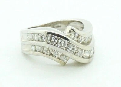 Anillo con racimo de diamantes de oro blanco de 14 quilates talla 6 2,20 TCW F G SI1 Foto 1 de 4