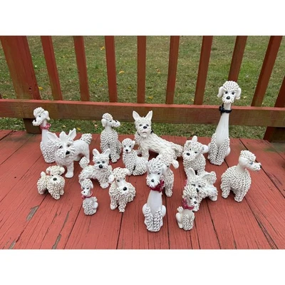 Lote de 16 estatuillas vintage de cerámica caniche perro mediados de siglo hechas en Italia Foto 1 de 4