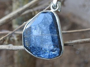 Kyanite Faceted Fancy Shape Cabochon Silver Polished Metal Pendent 24X20X5 MM - Picture 1 of 5
