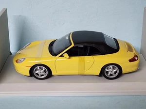UT MODELS 1/18 Porsche 911 (996) Cabrio Soft Top Up Yellow MiB - Picture 1 of 5