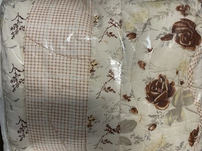 King size Rose Quilt with Pillow Matching Covers - Image 1 of 4