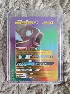 Magikarp GX Rainbow Foil Fan Art Vinile Collezione Pokemon Display Card  - Foto 1 di 5