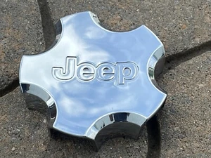 JEEP GRAND CHEROKEE OEM WHEEL CENTER CAP CHROME FINISH 2003 2004 52080334AA - Picture 1 of 4