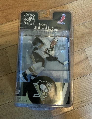Evgeni Malkin White Jersey #/2000 Penguins Series 27 NHL McFarlane Figure Cover
