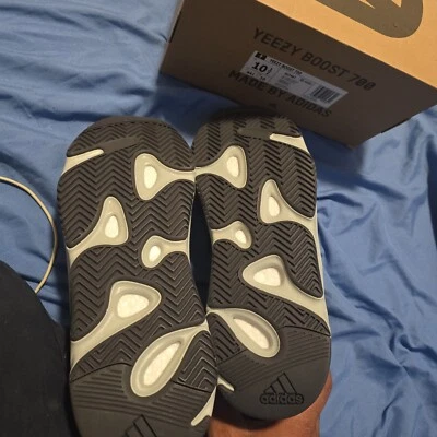 Talla 10.5 - Adidas Yeezy Boost 700 Salt Foto 1 de 3