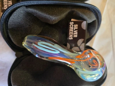 Juego de pipa y estuche de tabaco de vidrio de 3" (incluye pantallas) remolinos azules y naranjas Foto 1 de 3