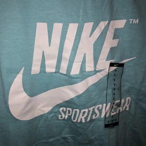 The Nike Tee T-Shirt Mens Large Short Sleeve Blue Nike Sportswear Top Bv0620-482 - Picture 1 of 3