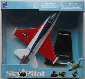 NEW RAY 1:72 SKY PILOT AEREO GIA' MONTATO CON SUPPORTO F 16 F. FALCON ART 21213 - Foto 1 di 1
