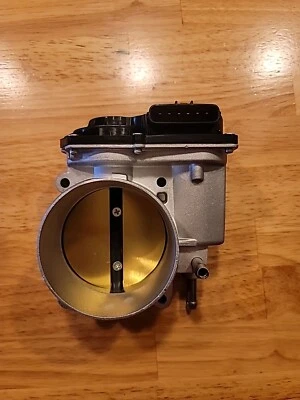 Toyota Tacoma 4Runner Tundra FJ Cruiser 2003-2015 Throttle Body 22030-0P010 - Image 1 of 4