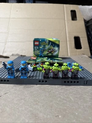 2) Alien Trooper Pilot Lot 7049 7066 Alien Conquest LEGO® Minifigure Mini Figure - Image 1 of 4