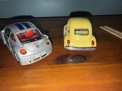 Lote De Colección De 2 Coches De Juguete VW Volkswagen Escarabajos Acción Pull Back  Foto 1 de 4