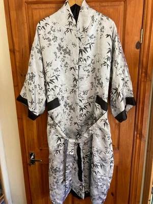 Chinese / oriental silver Silk Dressing Gown / robe - large - Image 1 of 4