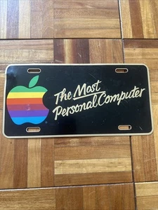 Vintage "Apple" License Plate Tag Mid-1980s Apple Employee Owned Nice Condition! - Afbeelding 1 van 2