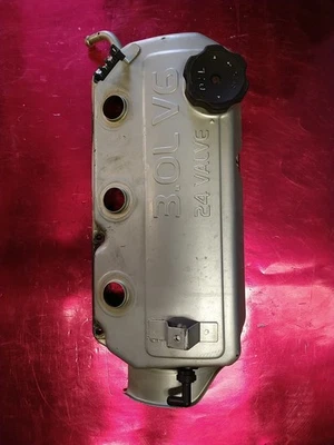 00-05 Mitsubishi Dodge Eclipse Galant Stratus Sebring 3.0 V6 RH VALVE COVER - Image 1 of 2