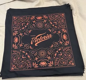 Bandana Victoria Cerveza Birra Modello Paisley Nero e Rosso Fantasia 21x21" NUOVA - Foto 1 di 10