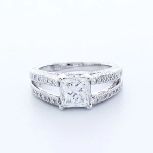 Anello 2,80 ctw G/VS1 taglio principessa diamanti naturali certificati accento platino - Foto 1 di 17