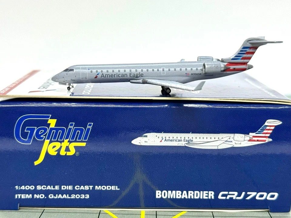 Gemini Jets 1:400 American Eagle Bombardier CRJ-700 N706SK GJAAL2033 - Image 1 of 1