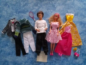 Barbie Puppen + Kleider und Zubehör Konvolut Top Zustand Konvolut - Bild 1 von 7