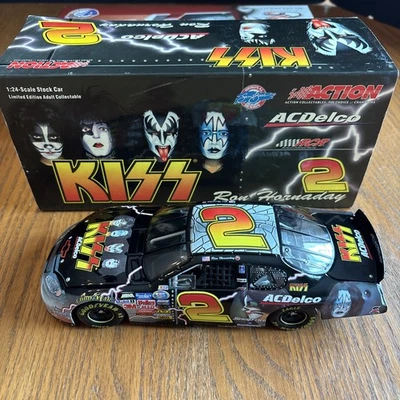 Ron Hornaday Chevy Rock N’ Roll #2 ACDelco KISS - 2004 Monte Carlo Acción Foto 1 de 4