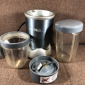 Batidora Nutribullet Magic Bullet funciona bien. Falta una hoja y pies como se ve - Imagen 1 de 11