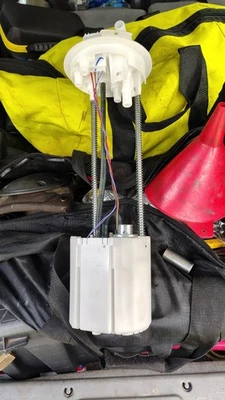 Bomba de combustible H3 Hummer Alpha 2010 Foto 1 de 4