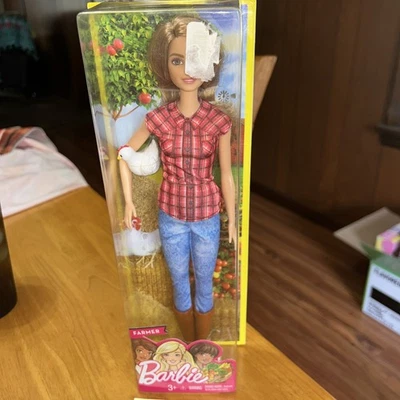 Barbie Career Series 12 Pulgadas Año 2016 Muñeca - Granjero DVF53 con Pollo Foto 1 de 4