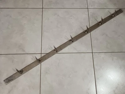 Ancienne barre de boucher boucherie, esse 7 crochets dents de loup. Inox. - Photo 1/4