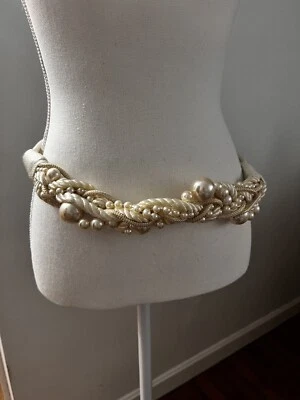 Cinturón de cordón tejido trenzado vintage crema/blanco roto usado con detalles de perlas y oro Foto 1 de 4