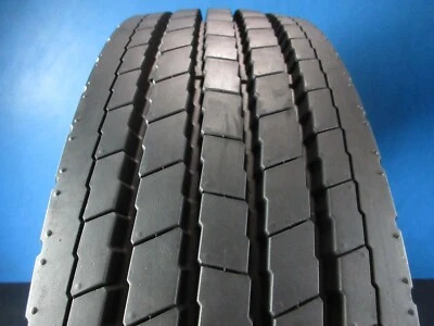 Used Toyo M143     225 70 19.5    14-15/32 High Tread   No Patch   103/2XL Foto 1 de 4