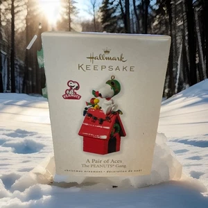 2010 Hallmark Peanuts Gang A Pair Aces Snoopy Woodstock Ornament! Charlie Brown - Picture 1 of 4