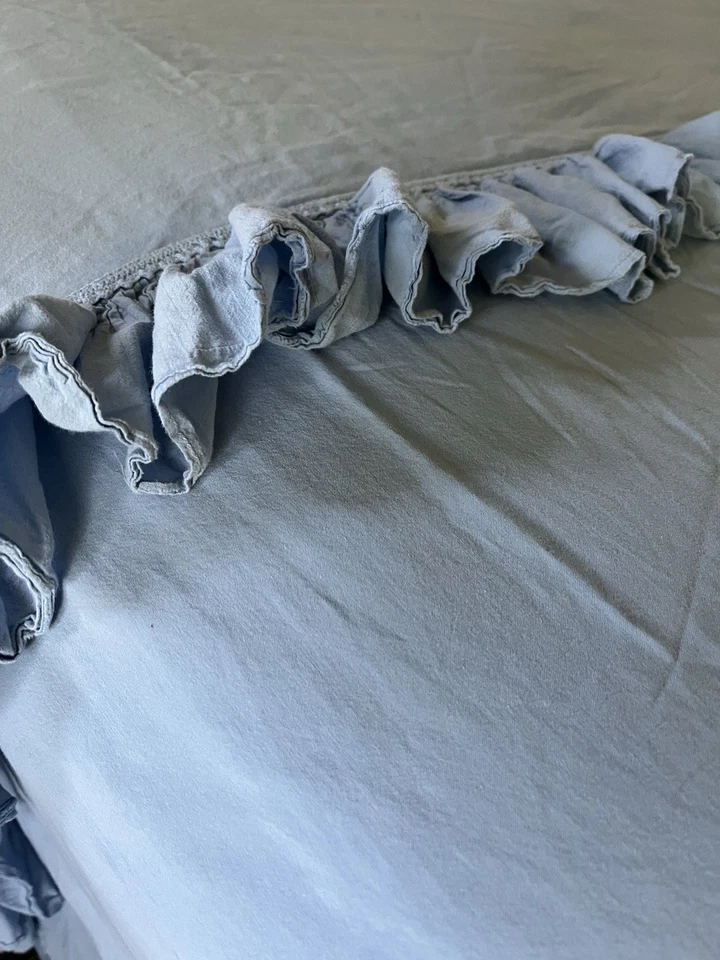 Sábana plana Queen con volantes de satén de spa de algodón orgánico Anthropologie azul EUC Foto 1 de 4