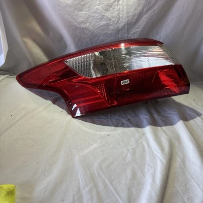 Luz trasera lateral del conductor 12 13 14 Ford Focus Sedán OEM IZQUIERDA Foto 1 de 4