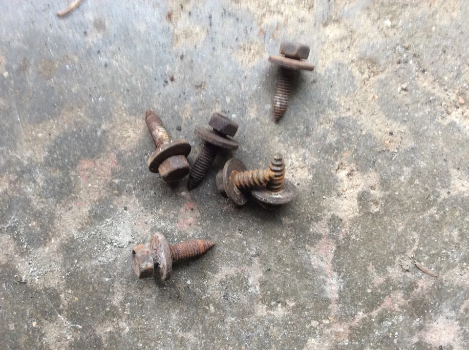 1978-1988 G Body Pontiac Grand Prix Olds Cutlass Buick Regal V8 Fan Shroud bolts - Image 1 of 1