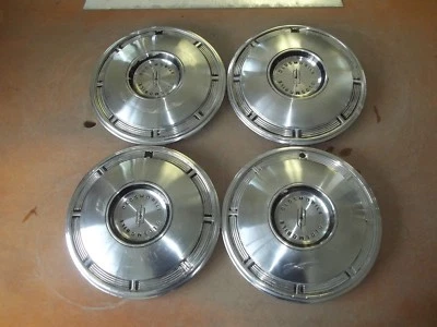 Oldsmobile F85 1967 67 Cutlass tapacubos llanta cubierta de rueda tapacubos 14" fabricante de equipos originales usado 4002 Foto 1 de 4