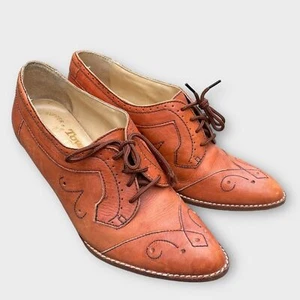 Women’s Town and Country Broques Shoe Sz 6.5 Vintage Pointed Toe Heels - Picture 1 of 10