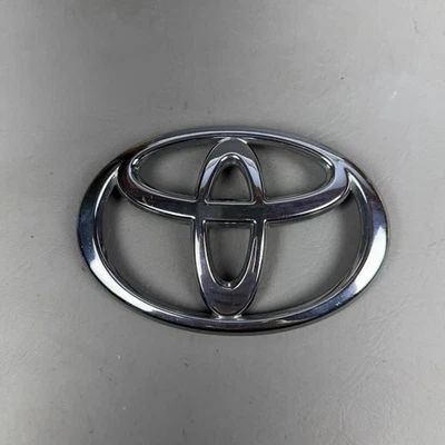 Emblema de parrilla delantera genuino Toyota Sequoia 05-07 Tundra 03-06 75311-0C020 OEM Foto 1 de 4