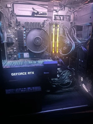 Computadora de escritorio HP Omen 30L (1 TB, Ryzen 5 5600G, 4,40 GHz, 16 GB) - NVIDIA RTX3060 Foto 1 de 4