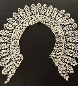 Lovely Antique Needle Lace Collar, Scalloped Edges - Picture 1 of 5