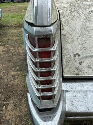 Lincoln Continental 1968 conjunto de luz trasera izquierda del conductor/carcasa Foto 1 de 3