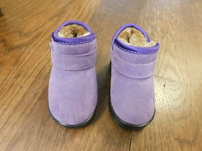 ADORABLES Botines Púrpura Niño Bebé Gamuza Forrados Hebilla Botas talla 5.5 Usadas en Excelente Condición Foto 1 de 4