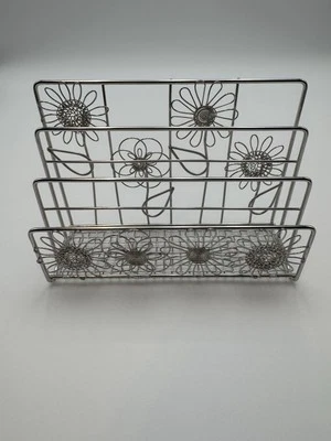 Porta letras tono plata con diseño de girasol y margarita Foto 1 de 4