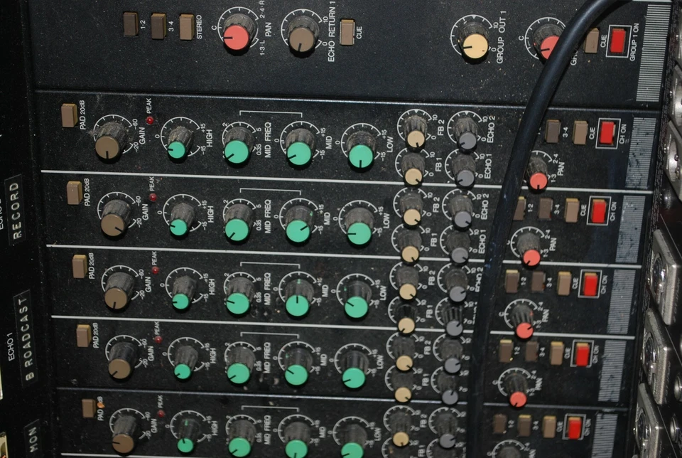 YAMAHA MC2404 & MC1604 CHANNEL STRIP OF 10 KNOBS & 1 FADER-NICE-FAST SHIPPING! - Image 1 of 1