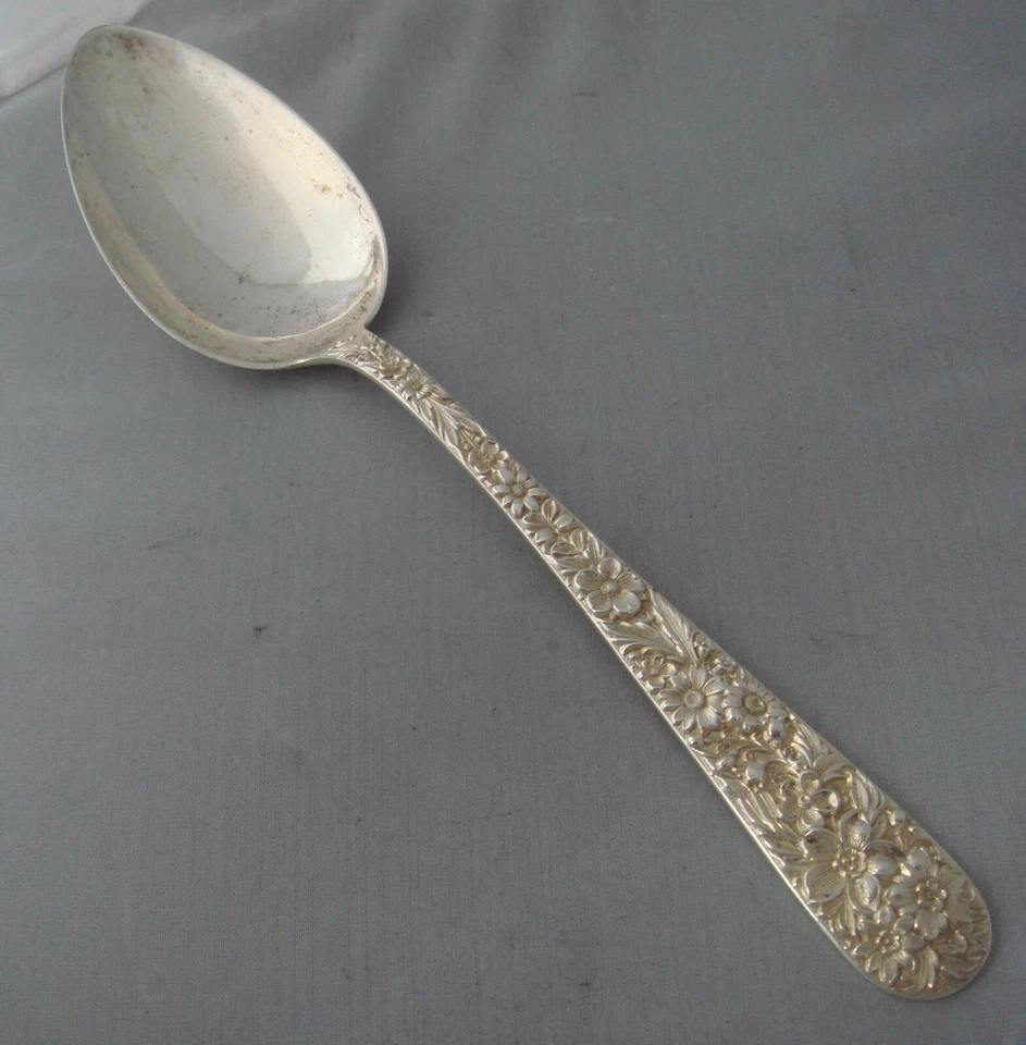 Cuchara para servir de mesa de plata esterlina S. Kirk & Son Inc. Repousse Foto 1 de 1