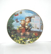 1990 Hummel Collector Plate Danbury Mint " Surprise ".
