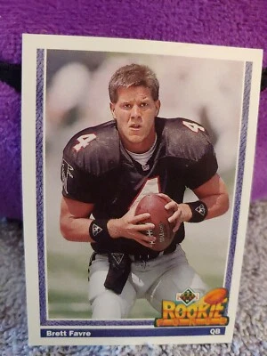 AWESOME & FUN 1991 UPPER DECK CO BRETT FAVRE ATLANTA FALCONS #647 ROOKIE CARD  Foto 1 de 4