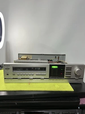 Hitachi HTA-4001 AM/FM тюнер стерео усилитель включается, но звук не продается как есть  - Изображение 1 из 4