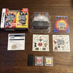Guitar Hero On Tour Decades Box Set Bundle (Nintendo DS) - Probado - Auténtico - Imagen 1 de 7