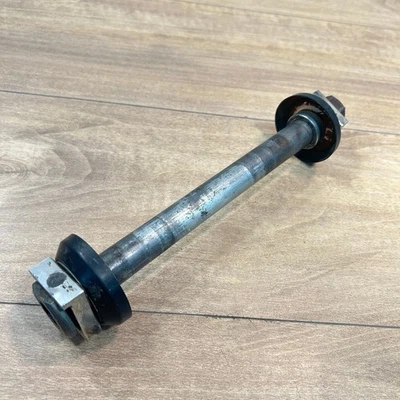 Yamaha YZ250F YZ 250F 2006 06-09/OEM bonito eje de rueda trasera con espaciadores Foto 1 de 3